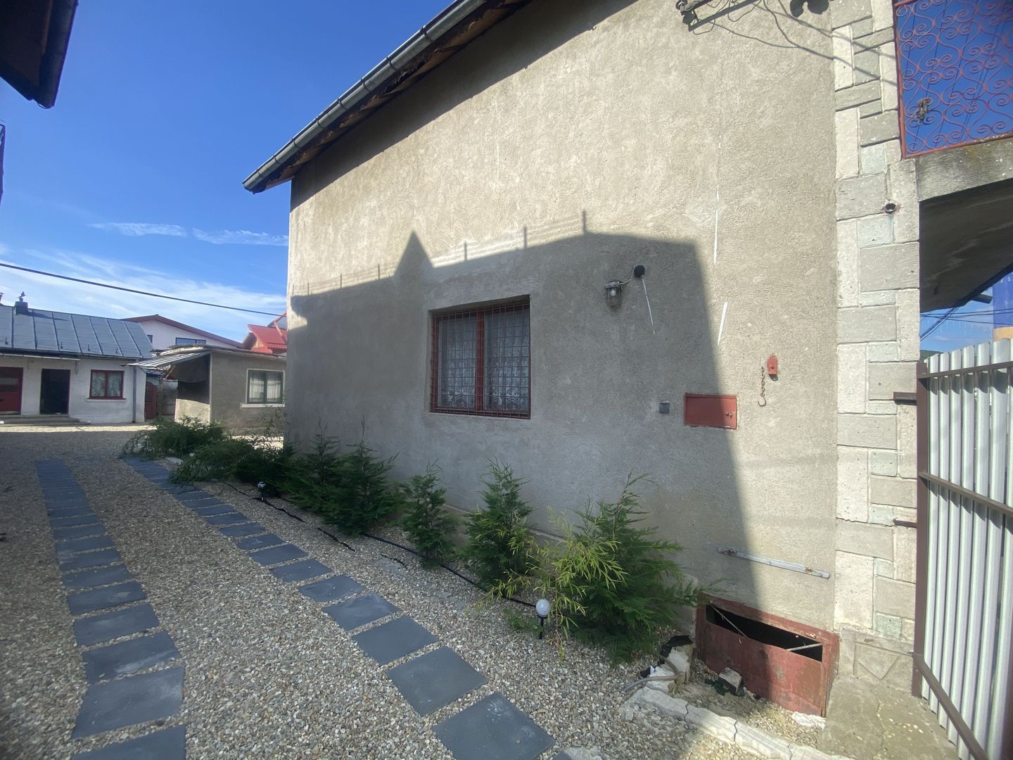 Vanzare casă cu potențial rezidențial și comercial în Pucioasa -441 mp - Poză 4
