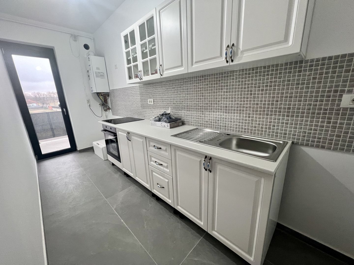 APARTAMENT SPATIOS CU TERASA - Poză 1