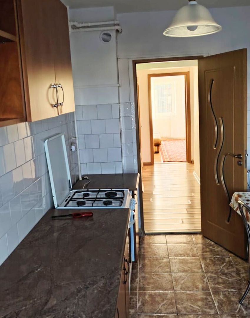 3 camere, situat la etajul 1 al unui imobil din zona 13 Decembrie Făget - Poză 5