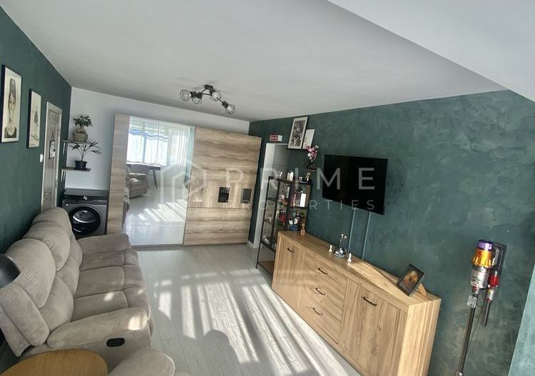 Apartament cu 2 camere, renovat și mobilat – Vedere panoramică - Poză 3