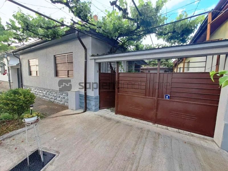 Casa cu 3 camere in zona linistita - Poză 1