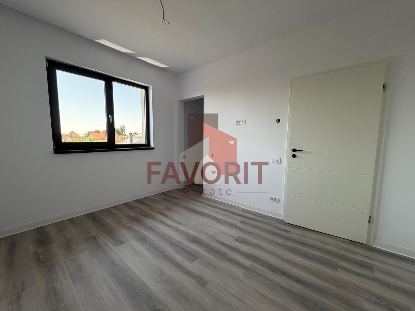 Duplex despartit | 5 camere | Garaj | Finisaje premium | 3 bai |Asfalt - Poză 12