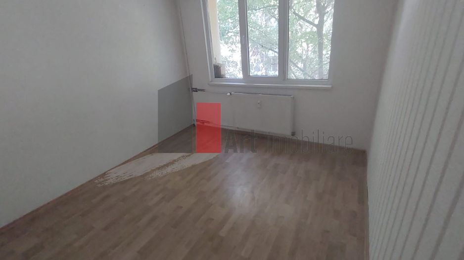 Vânzare apartament 4 camere decomandat Bd. Brâncoveanu - Izvorul Mureșului - Poză 1