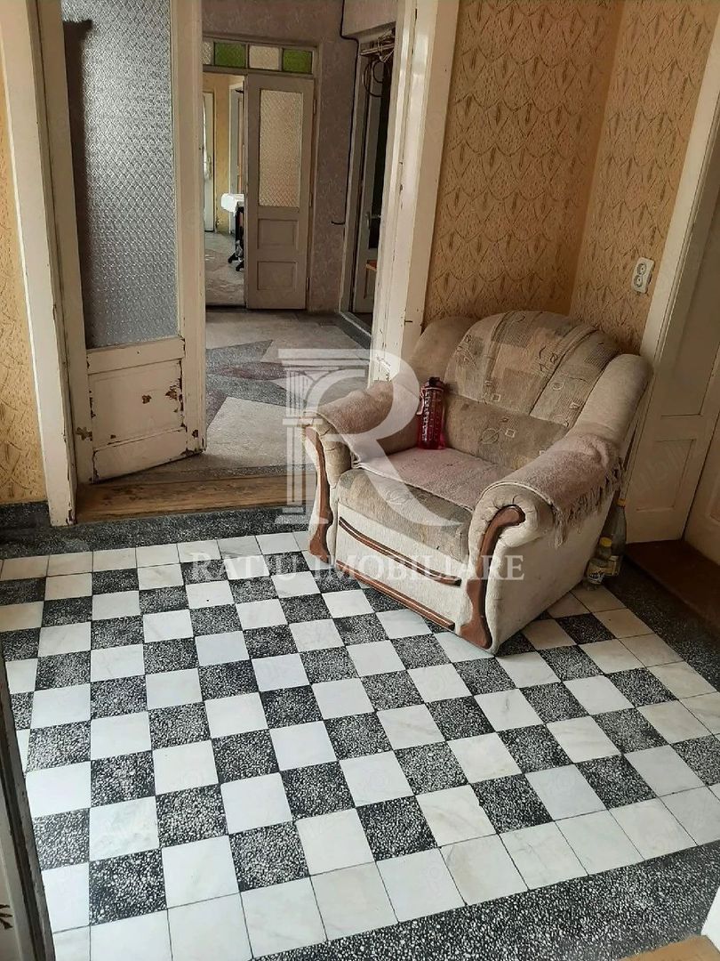 Casă cu etaj în Salonta | 996 mp | Grădină & livadă - Poză 3