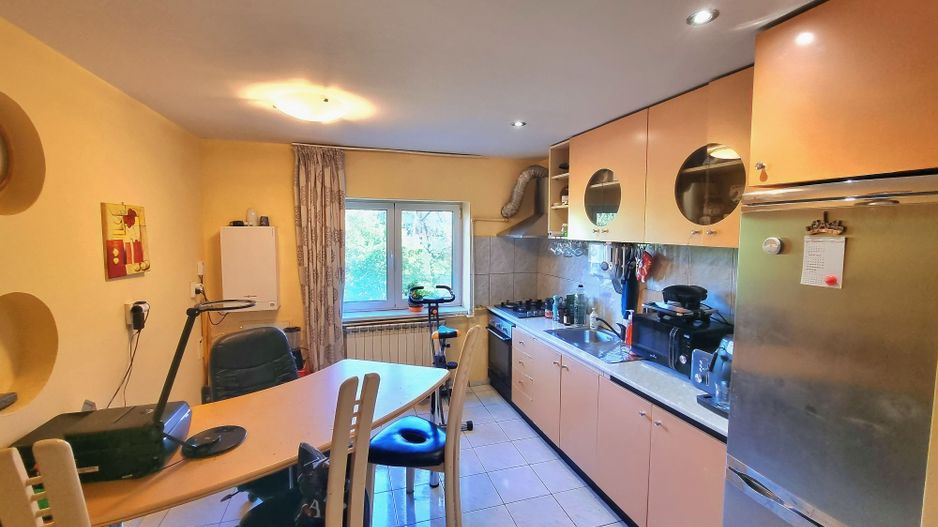 Apartament 3 camere, foarte spațios, et.2/8, zona Steaua, la cheie! - Poză 3