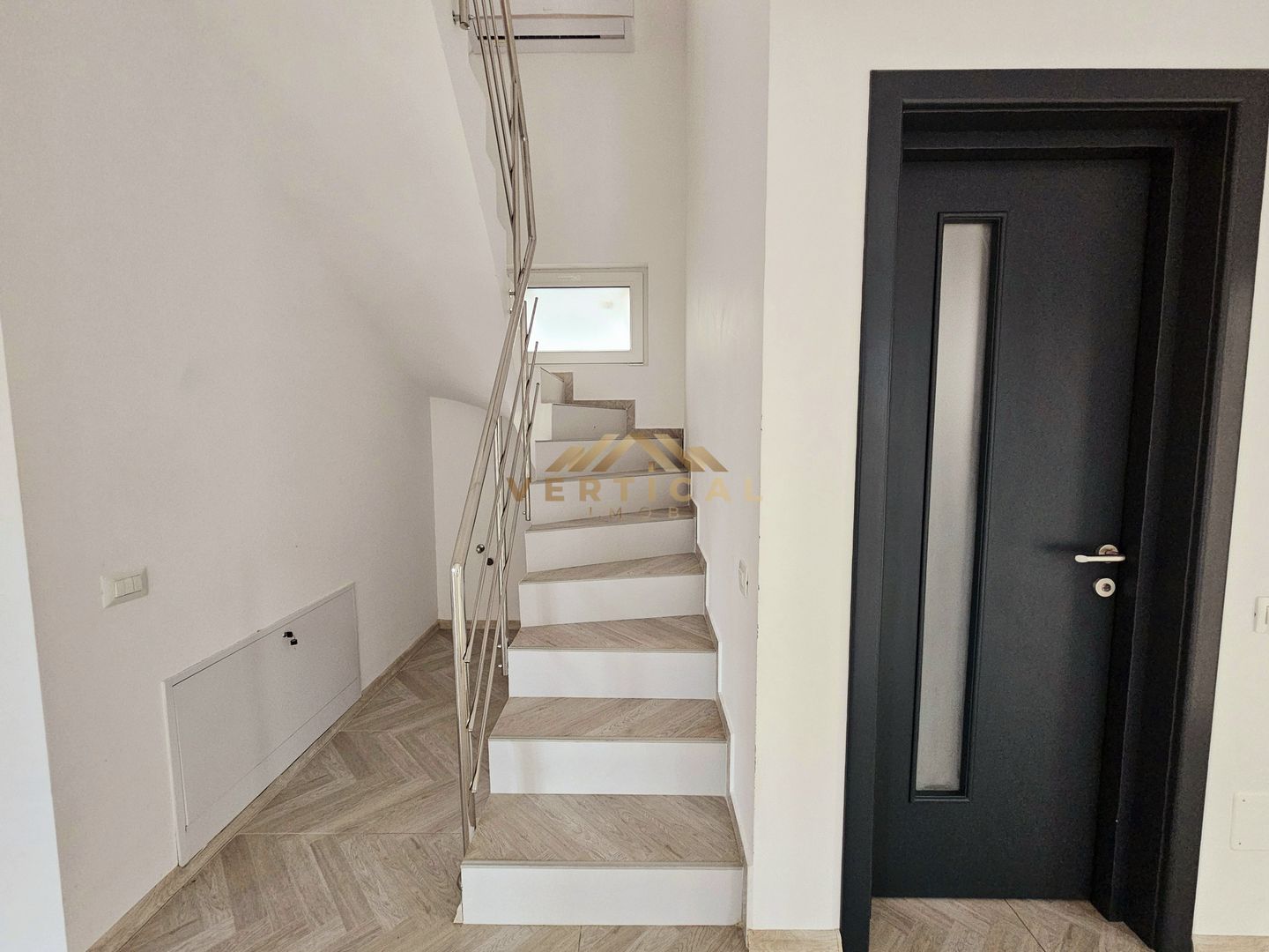 Vila la intrare in comuna Berceni - Poză 9