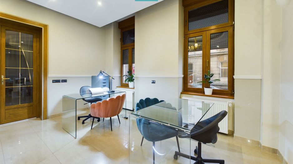 Post manichiură în salon Ultracentral - Poză 1