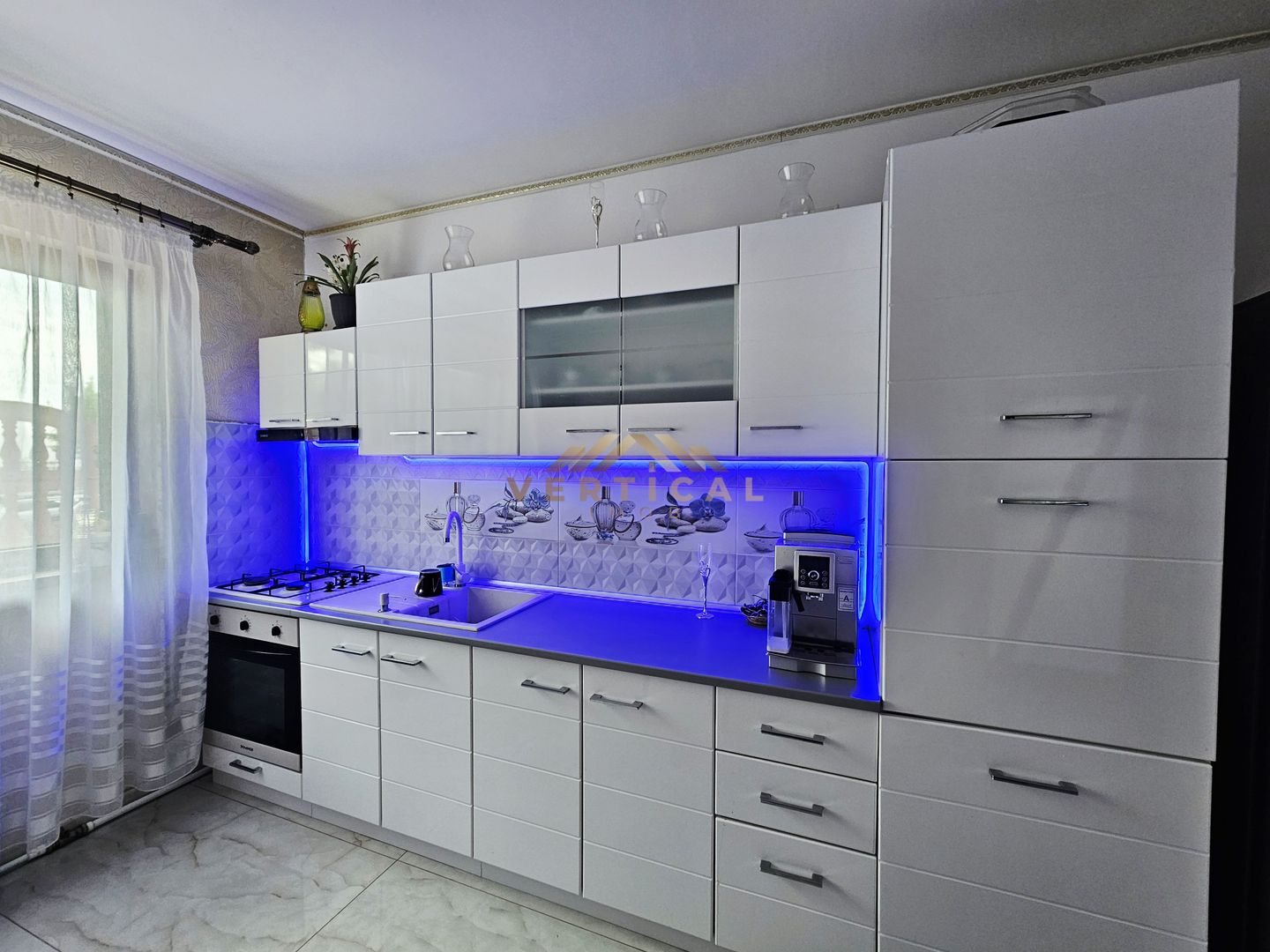 Vila 6 camere la intrare in Dobreni - Poză 2