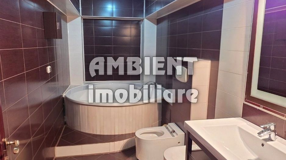 Apartament cu 3 camere transformat in 2 camere, etaj 1,  zona Ultracentral; - Poză 5