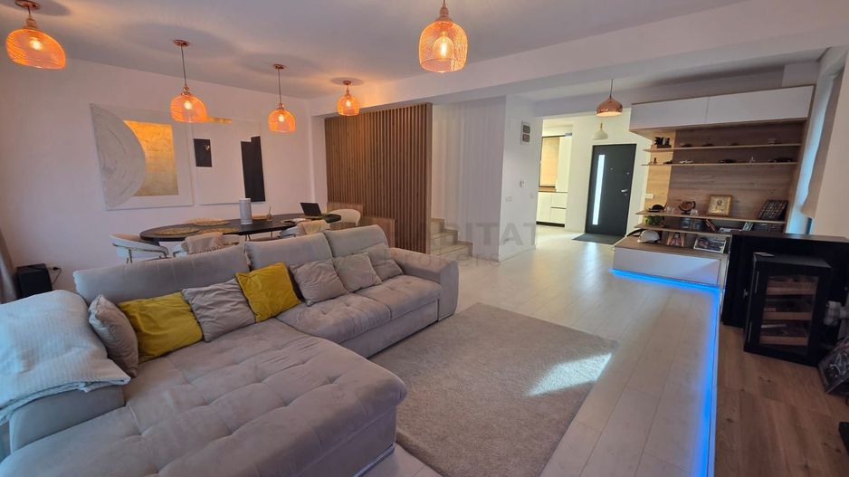 Vilă  cu mansardă, piscină și design modern – Tunari - Poză 1