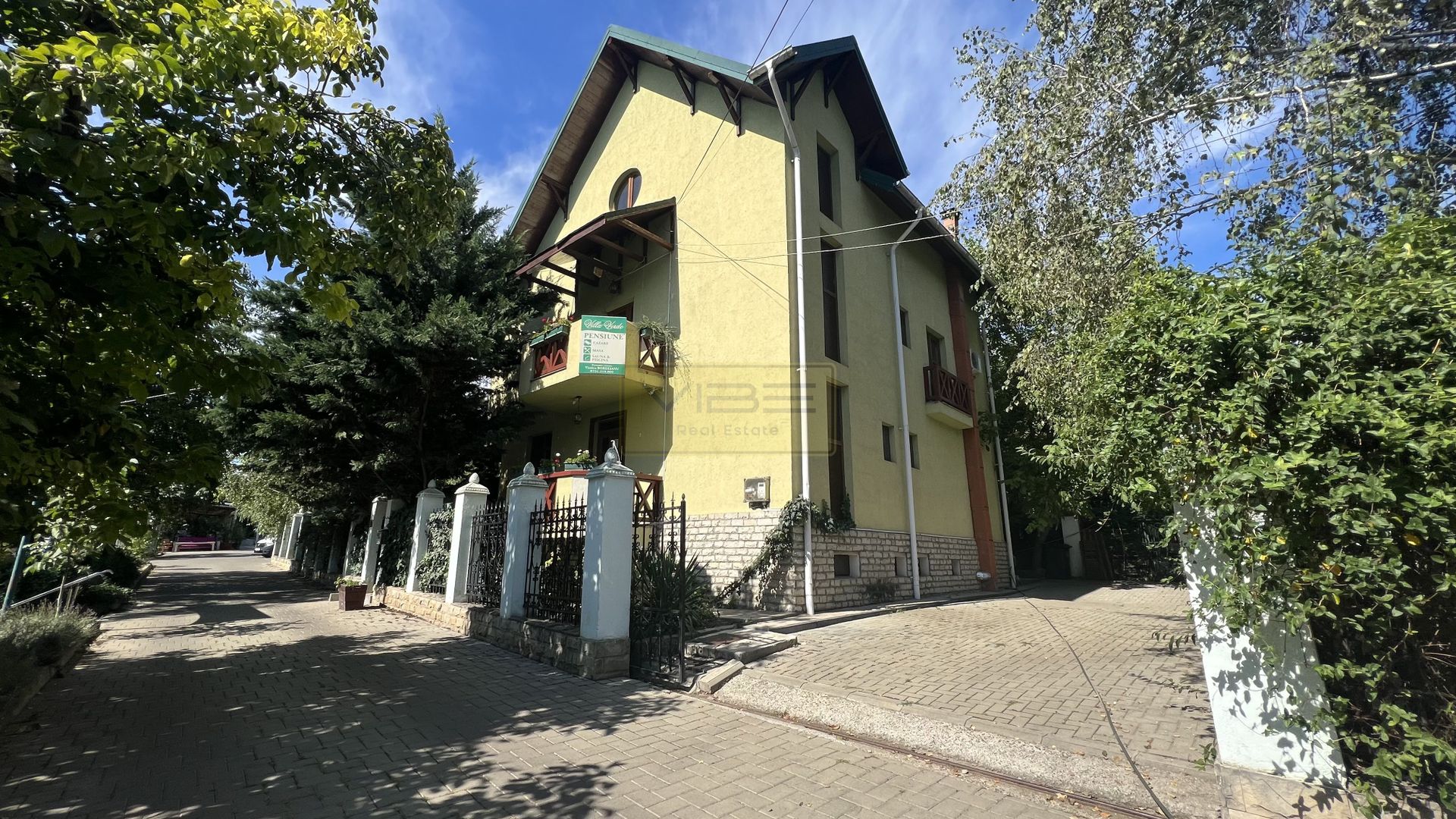 SE VINDE AFACERE LA CHEIE! Pensiunea Vila Verde, zona Garii - Poză 1