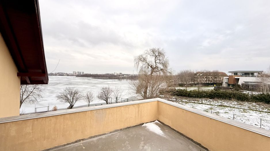 Doua etaje in vila pe malul lacului Grivita birouri rezidential - Poză 16