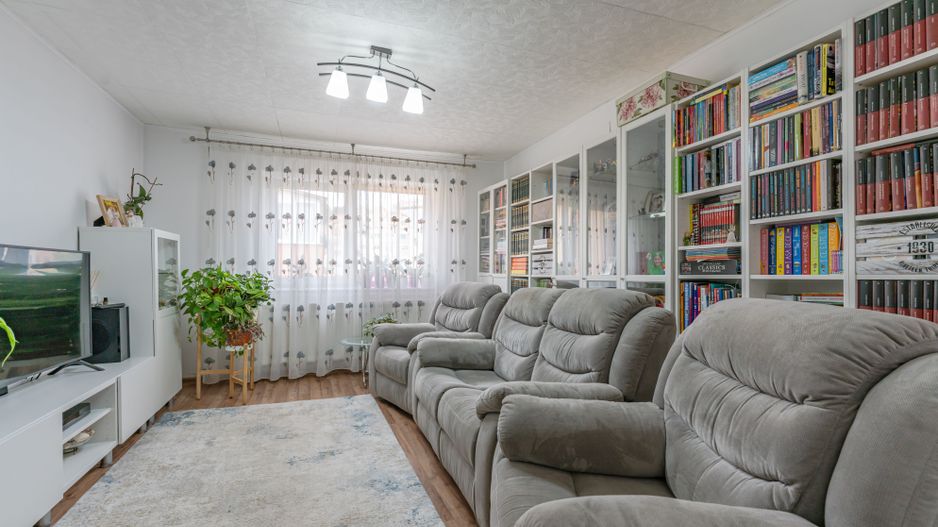 APARTAMENT 4 CAMERE ASTRA CARPATILOR - Poză 1