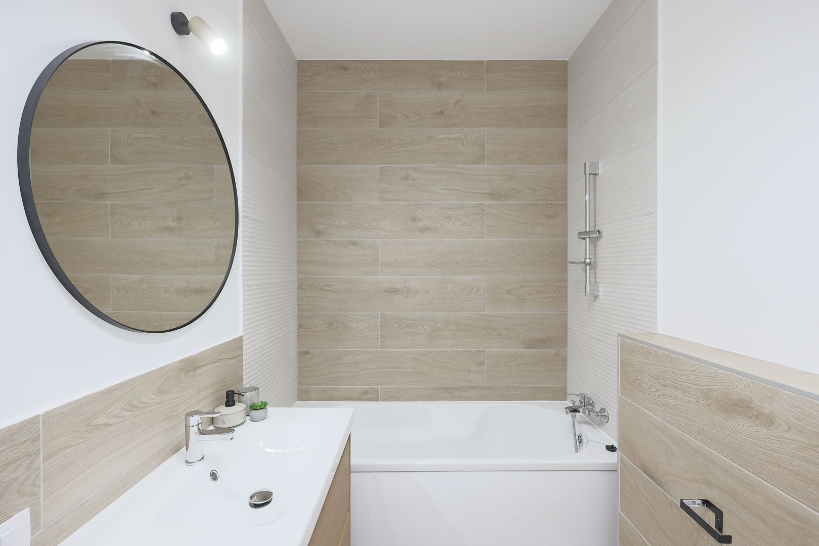 Apartament cu 2 camere NOU, finisat cu Chirias inclus - Poză 6