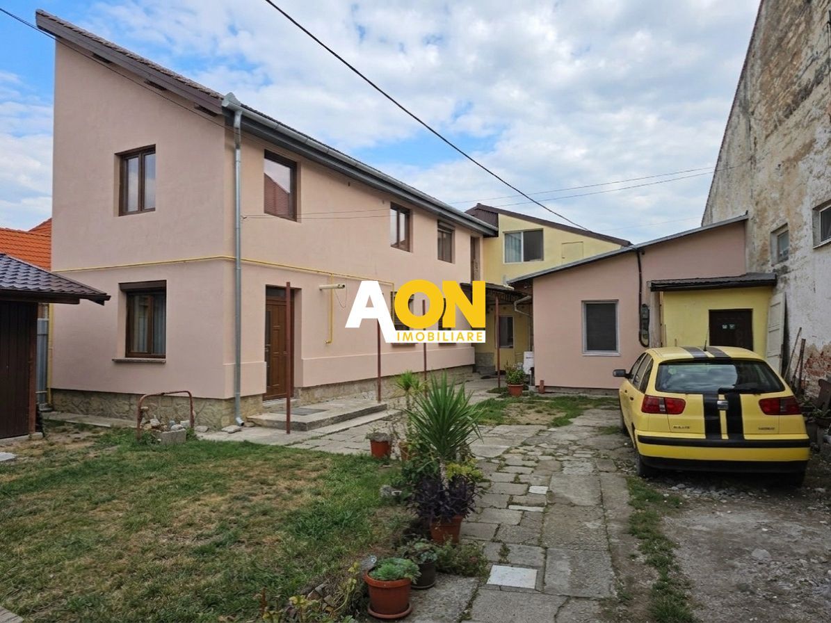 Casa 8 camere, cu 2 corpuri de cladire,  387 mp teren, zona Centru - Poză 1