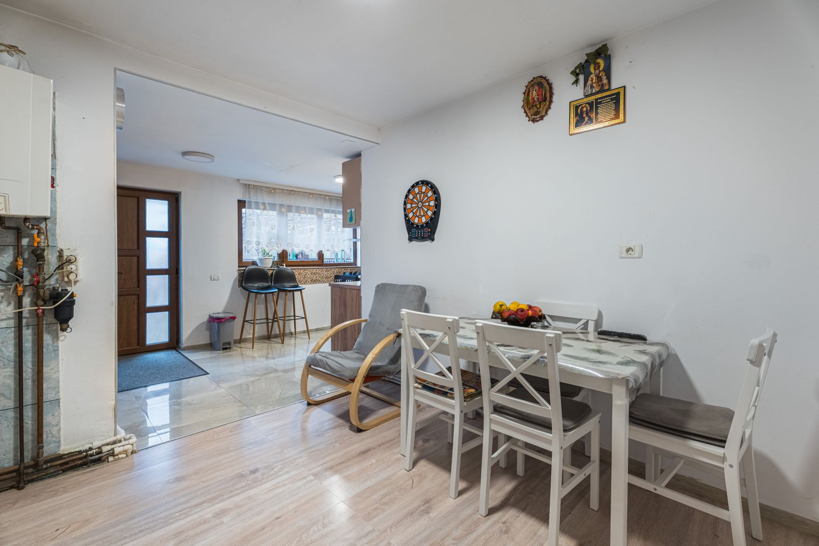 Casă cu 4 camere, anexă locuibilă și teren de 234 mp | Piața Sudului - Poză 3