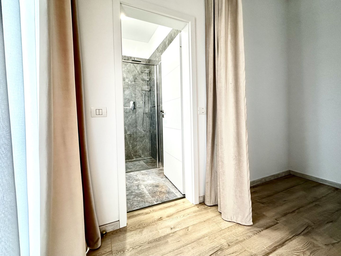 Casa de inchiriat la Liziera Pădurii - intrarea in Dumbrăvița - Poză 17