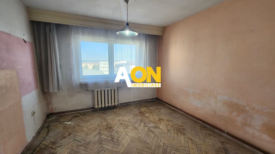 Apartament 3 camere, etaj intermediar, Cetate - Poză 1