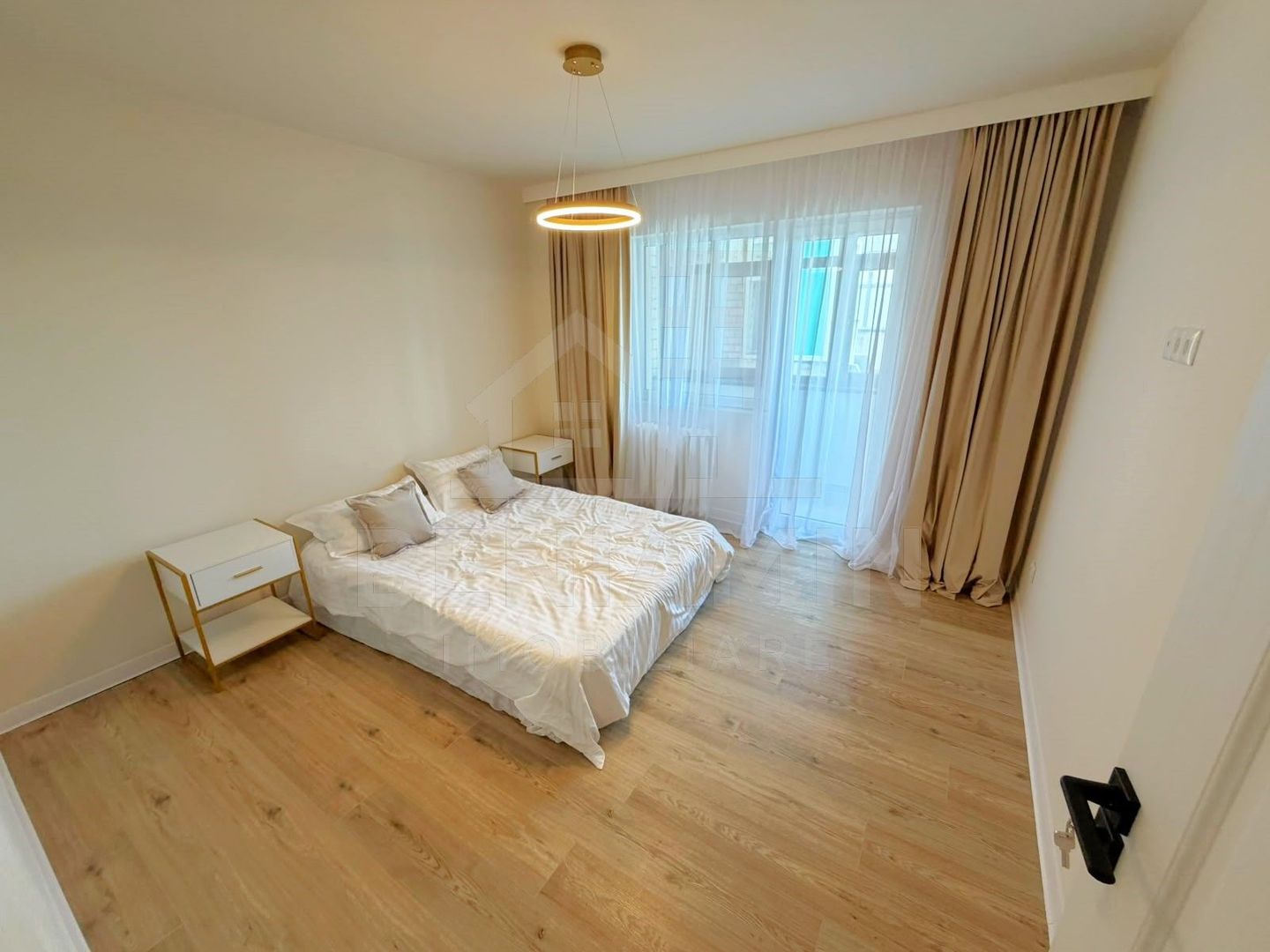 2 Decomandate-Renovat total-Nelocuit-Impecabil-teava de gaze - Poză 1