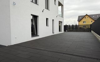 Lux si confort Apartament cu 200 mp de curte - Poză 2