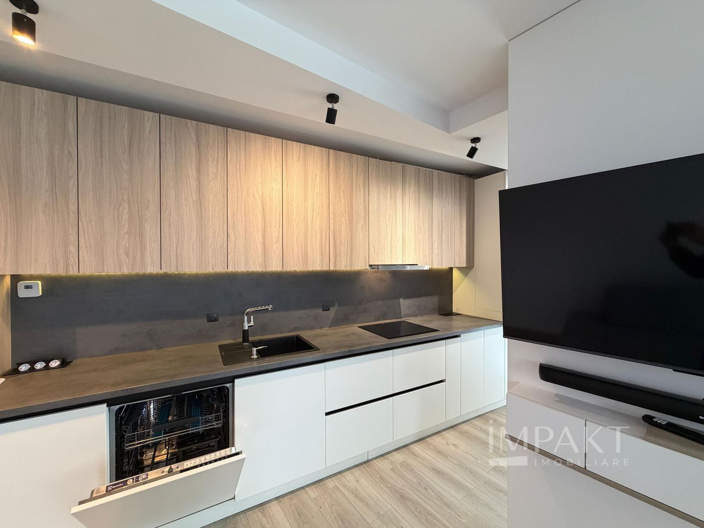 Apartament 3 camere cu priveliște spre parc – zona semicentrala - Poză 2