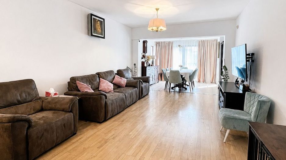 Vila cu 6 camere 4 bai, zona Spitalul Judetean, cu spa, garaj, beci - Poză 9