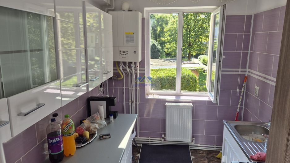 Inchiriez apartament 2 camere semi, pe Pietonala, et 1, 40mp, mobilat - Poză 1