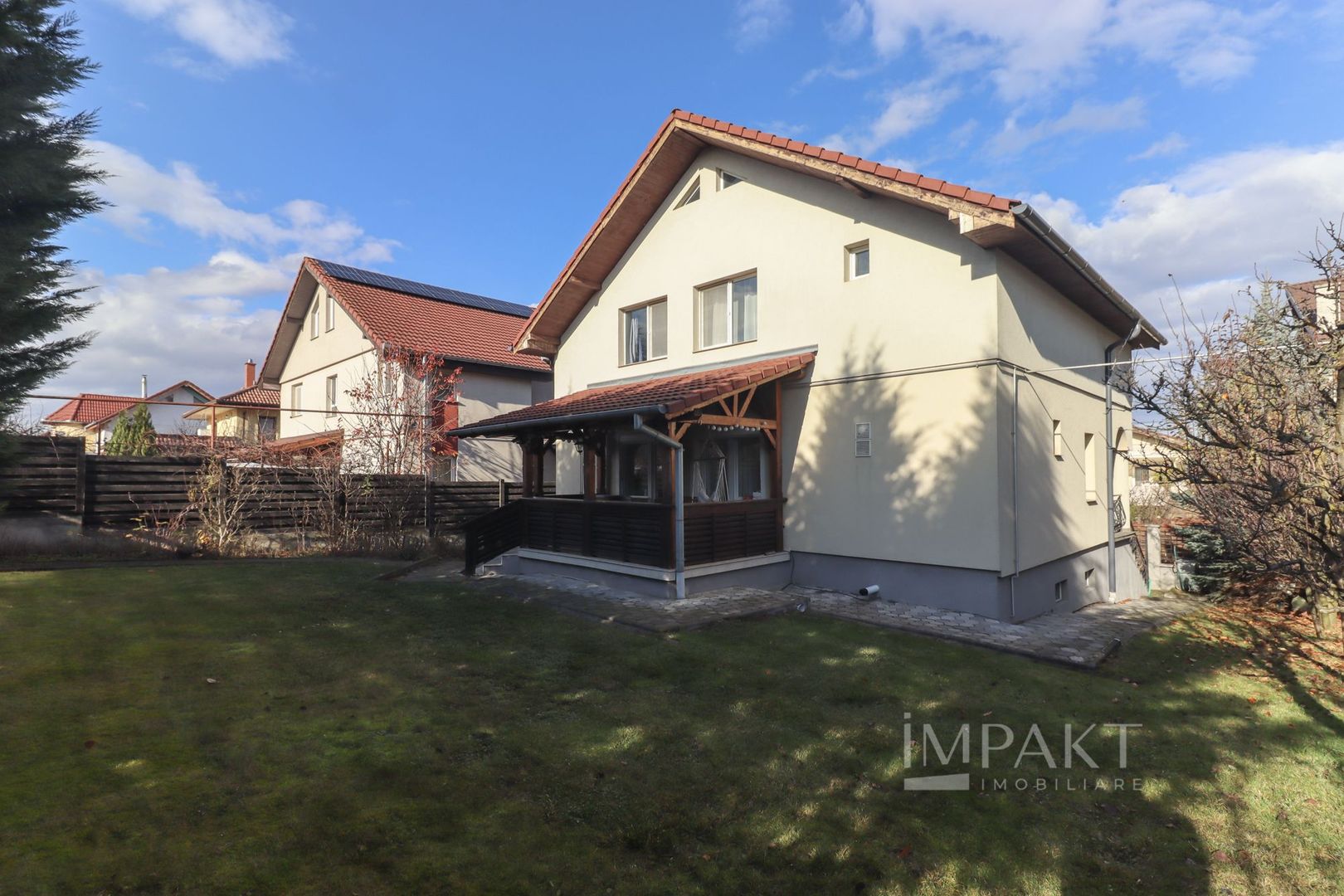 Vila moderna in Europa, curte spatioasa si garaj! - Poză 1