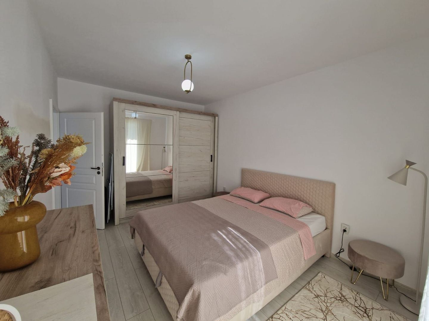 Calea Urseni – Giroc | Casă insiruita P+1 | Mobilată complet | 2 parcări - Poză 6