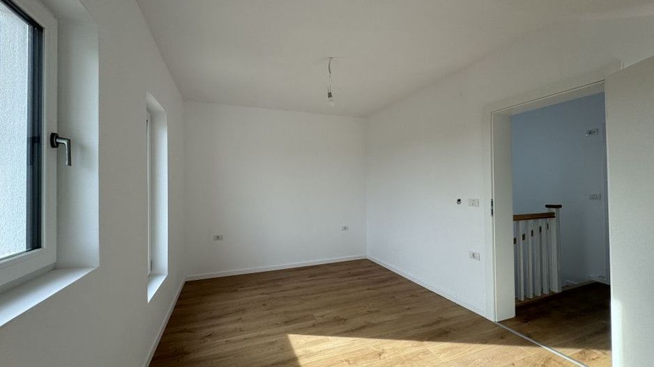 Duplex cu 4 camere si teren generos de 352 mp – Mosnita Noua - Poză 14