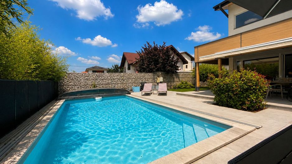 VILĂ DE EXCEPȚIE CU PISCINĂ ȘI GRĂDINĂ DE 1.385 MP | MOGOȘOAIA - Poză 9