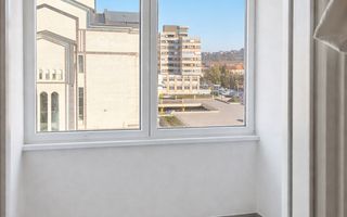 Apartament spațios cu 4 camere, 100 mp utili, triplă orientare. - Poză 3