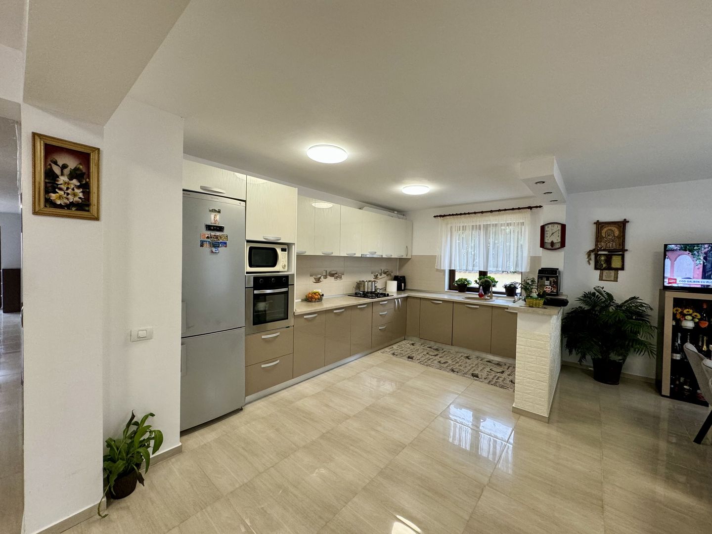 Casă Spațioasă de Vânzare în Ghimbav | Două Apartamente | Teren 579 mp - Poză 15