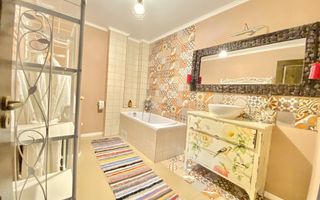 Apartament 3 camere, 2 bai, decomandat in Strand pentru inchiriat - Poză 3