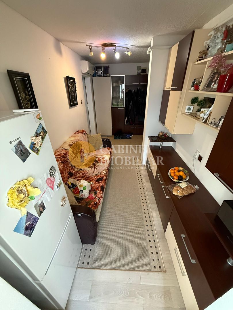 Galata - Apartament cu 2 camere decomandat - Etaj Intermediar - Bloc dupa 80 - Poză 7