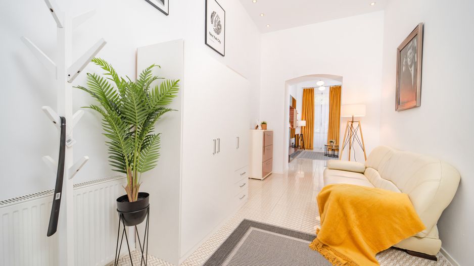 Apartament renovat in cladire istorica - Poză 10