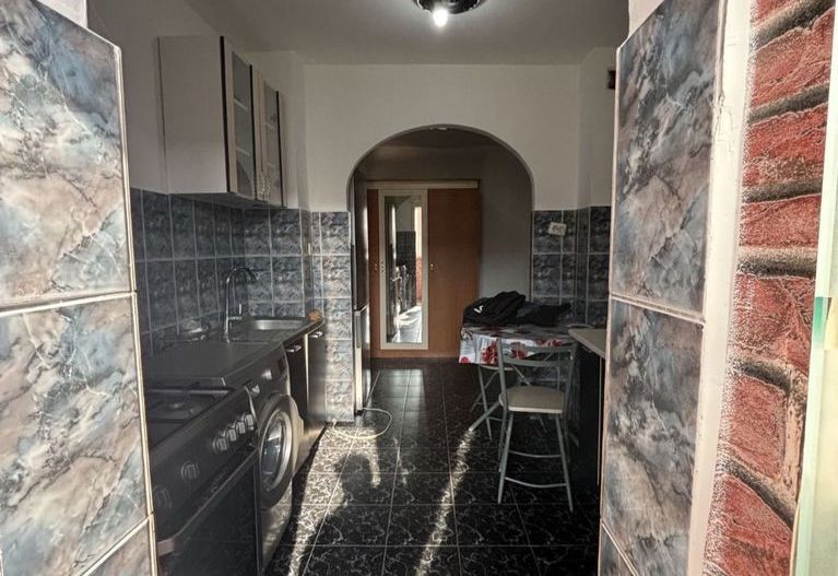 Apartament 2 camere Soarelui decomandat - Poză 1