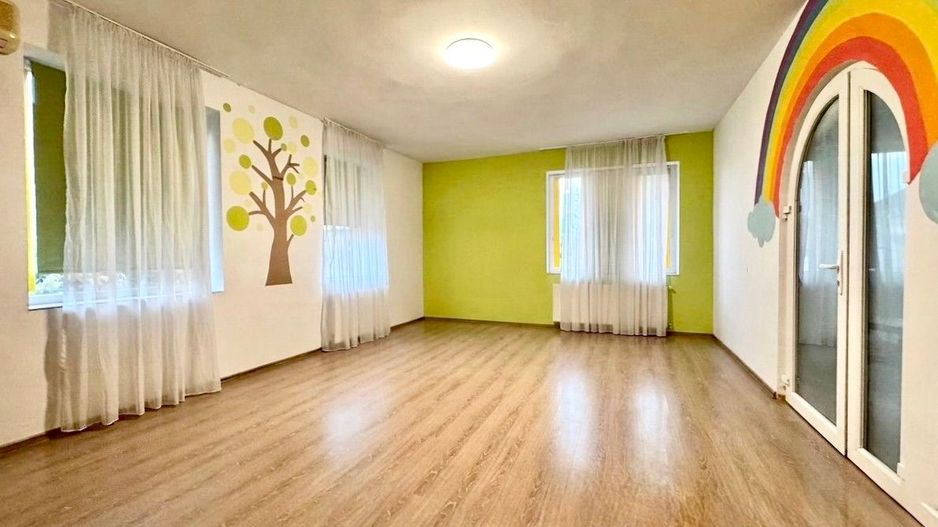 Casa spațioasă, cu spațiu comercial, locuri de parcare - Aradului Vest - Poză 1