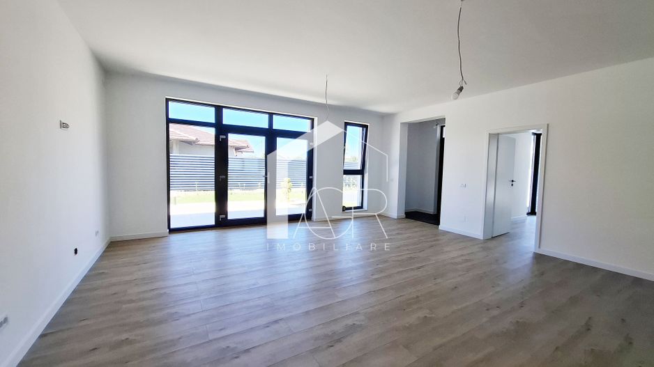 Casa cu 4 camere de vanzare, Bucov, Mica Roma - Poză 3