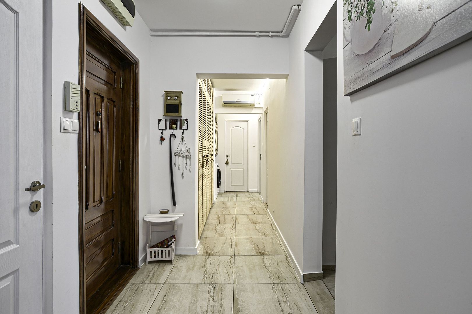 PROPRIETATE VÂNDUTĂ Apartament spatios cu 4 camere langa teatru - Poză 7
