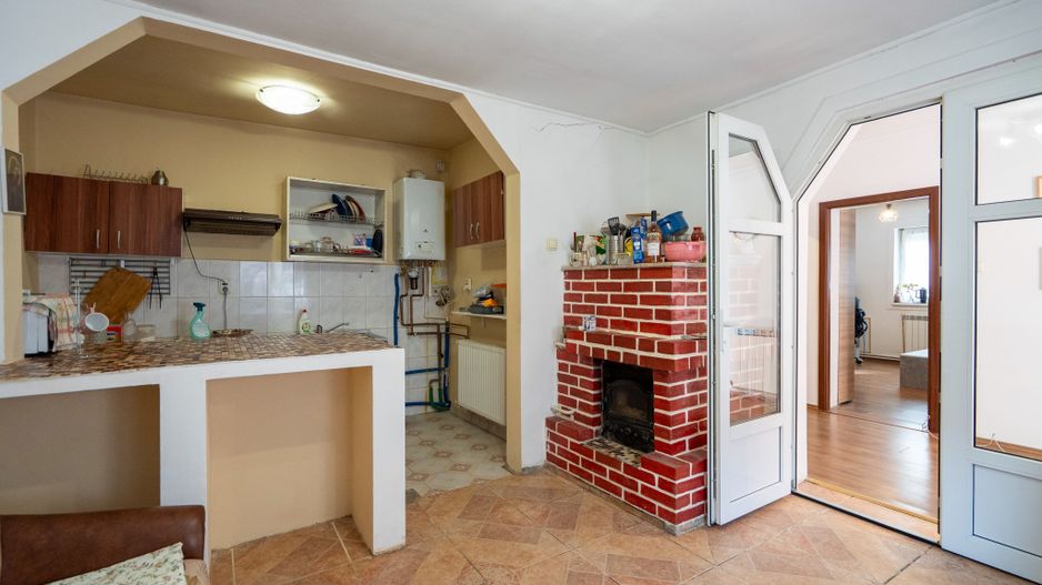 Casa cu 300 mp de teren , acces auto si dublu front in Nufarul - Poză 6