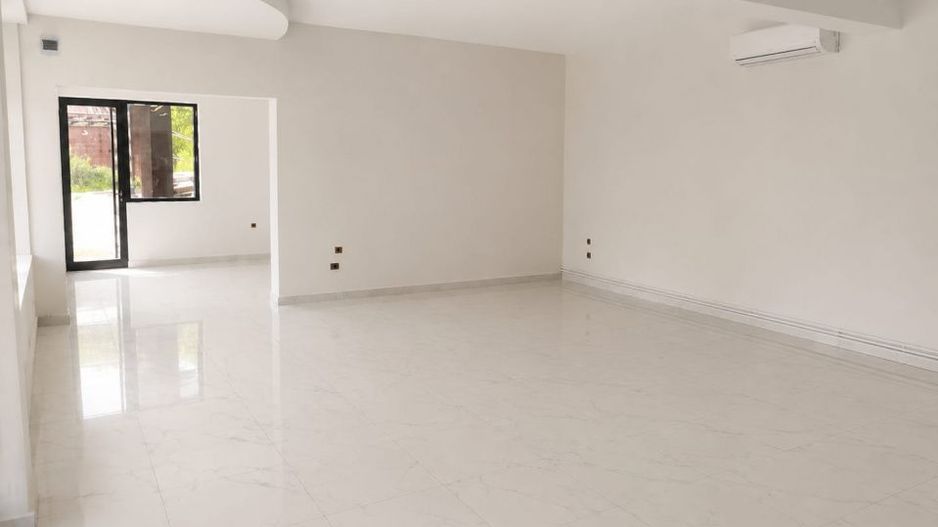 DE INCHIRIAT - renovat - parter si etajul 1 - stradal - Poză 6