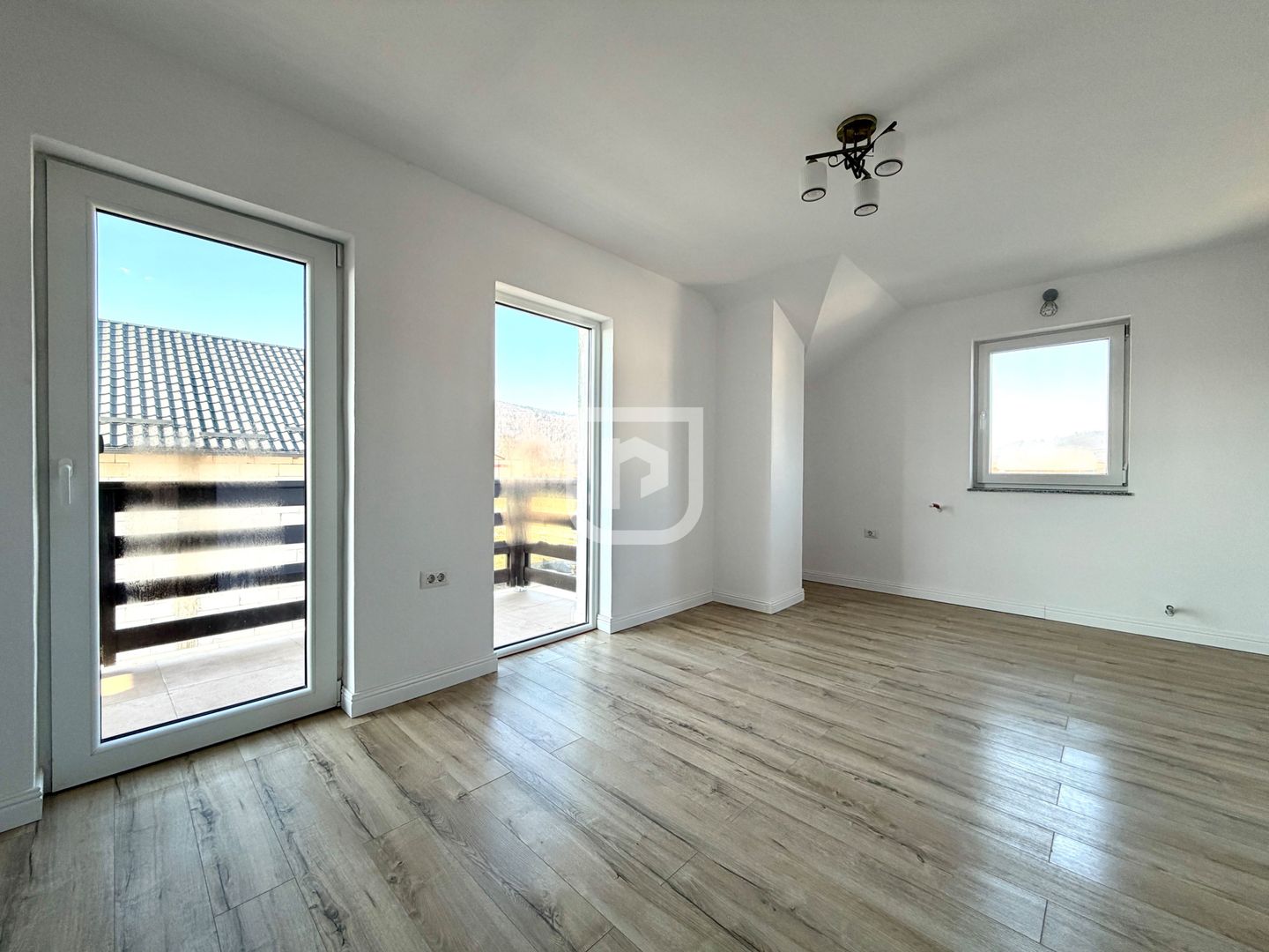 Casa noua Gura Humorului - 4 dormitoare, curte amenajata - Poză 9