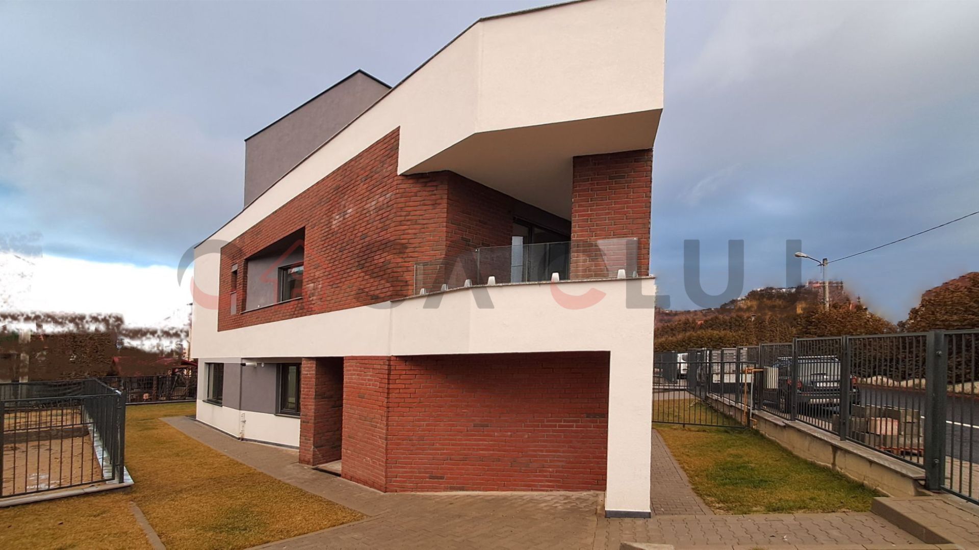 Casa tip Duplex,  6 camere, Campului!! - Poză 1