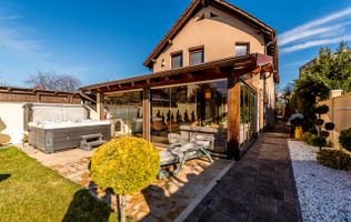 Casă SMART / 5 camere, teren 720 mp, fotovoltaice 13 kW, Aradul Nou