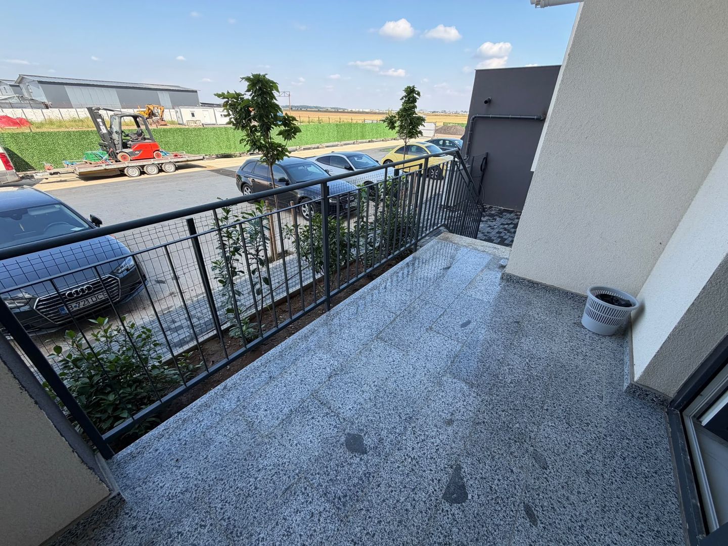 AP. 2 CAMERE- PARCARE, CURTE PROPRIE, CENTRALA, BUCATARIE INCHISA - Poză 5