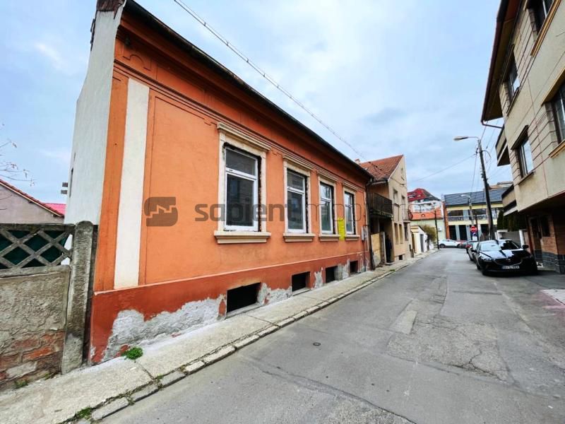 Casa situata ultracentral cu proiect autorizat - Poză 2