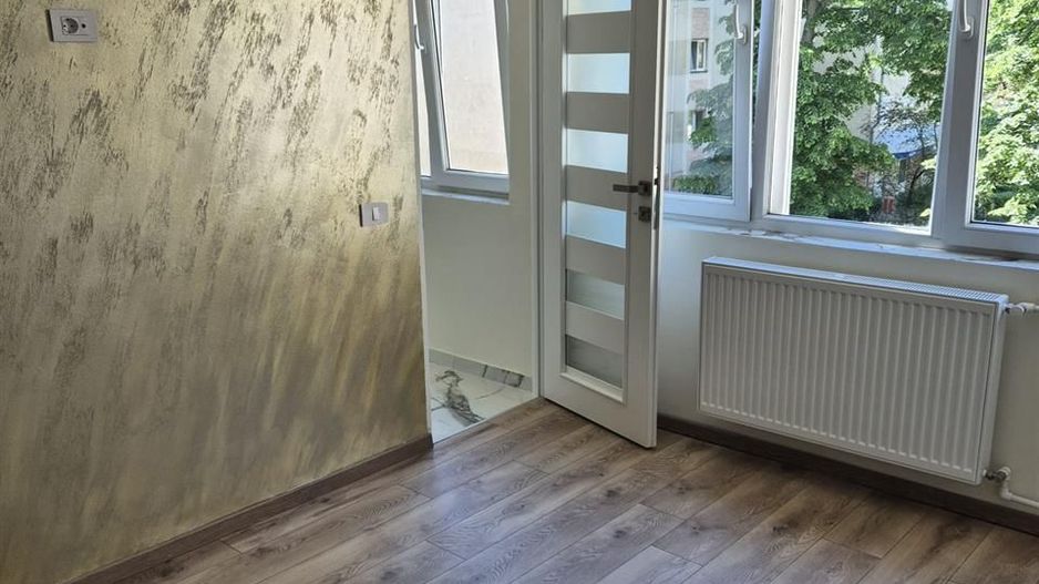 Apartament cu 2 camere semidecomandat zona Rogerius - Poză 3