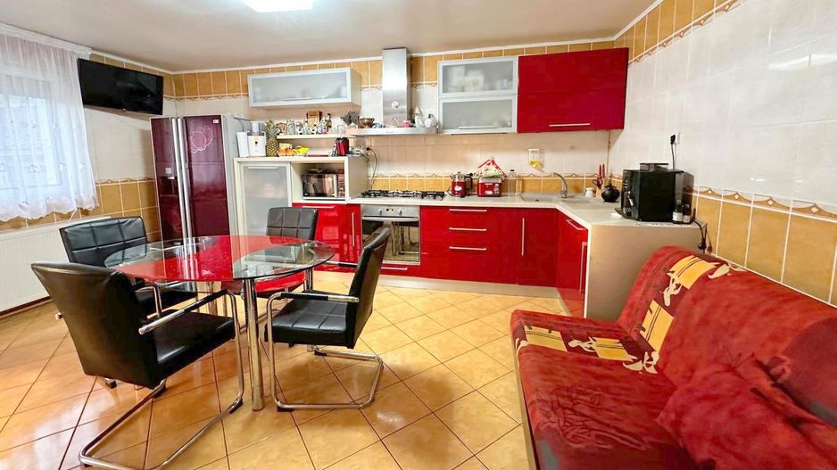 Vila de vanzare zona Metro/Arcasilor - P+1E+M - Poză 9