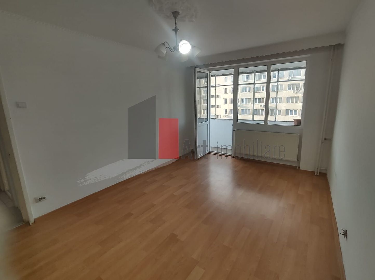 Vânzare apartament decomandat 3 camere cu centrală - Str. Baciului - Poză 1